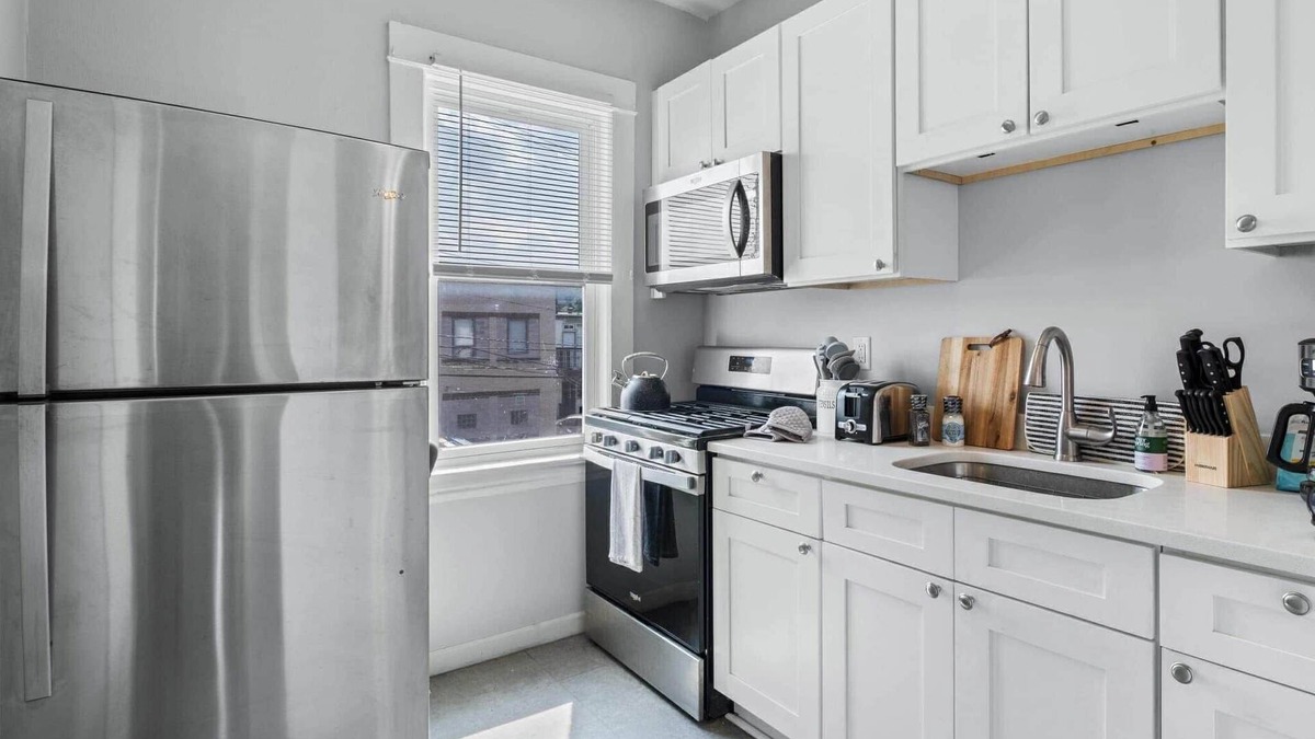 Lowry Hill East Apartment | Charming 1-bedroom apartment with WiFi, AC in wonderful Minneapolis