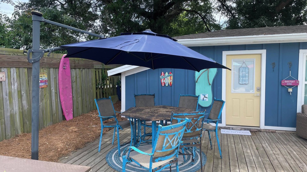 Pretty Bayou House | Charming 1-bedroom bungalow in enchanting Panama City with WiFi, AC