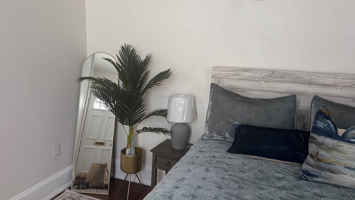 North Philadelphia Apartment | Charming 1-bedroom apartment in enchanting Philadelphia with WiFi, AC