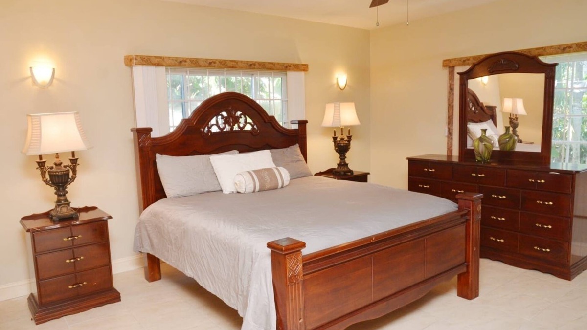 Lucea Villa | Charming 1-bedroom villa in Lucea with AC