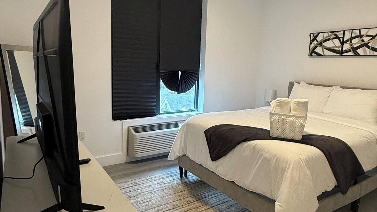 Elizabeth House | Charming 1-bedroom with WiFi and AC in peaceful Elizabeth