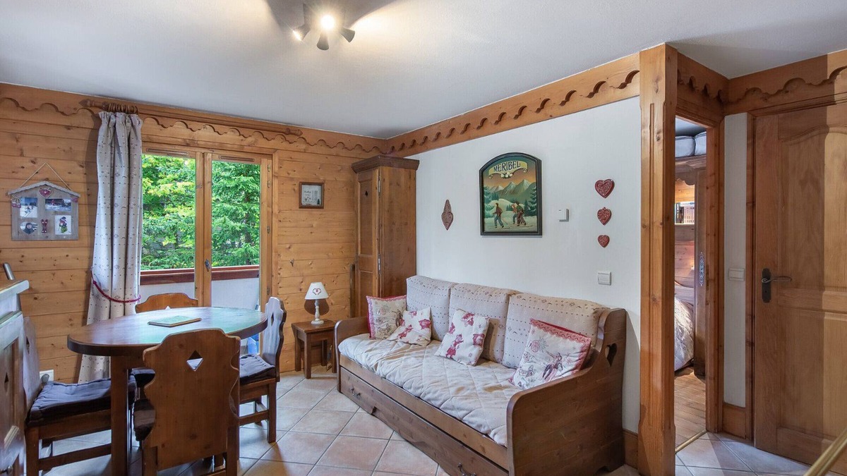 Meribel Village Apartment | Charming 1-BR Apartment in Méribel with Free Pool, Sauna & Hammam Access