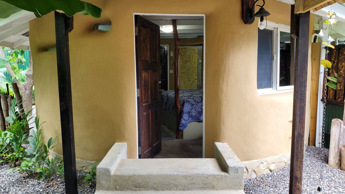Runaway Bay Cottage | Charming 1-BR cottage w/WiFi and AC w/pool and beach access in Runaway Bay