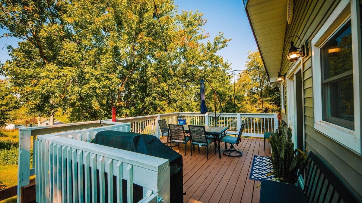 New River Cabin | Charming 1-BR Retreat with Stunning Claytor Lake Views - Sleeps 6!