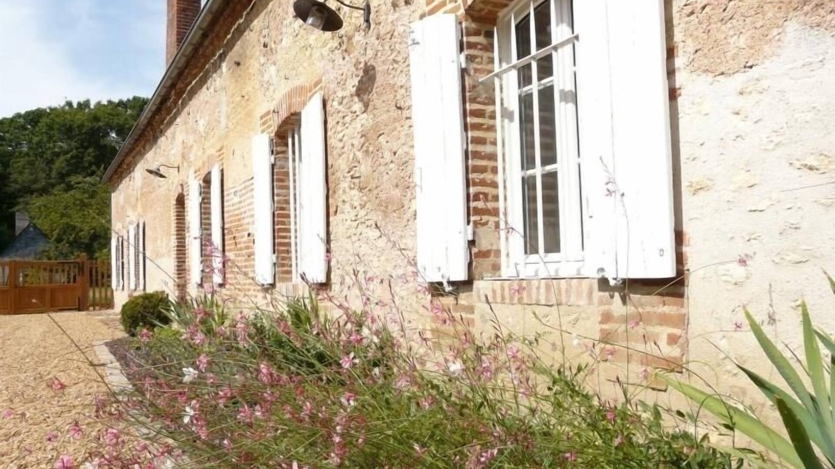Rouvray-Saint-Florentin Cottage | Charming 12-Person Cottage with Garden, BBQ & Bikes near Chartres