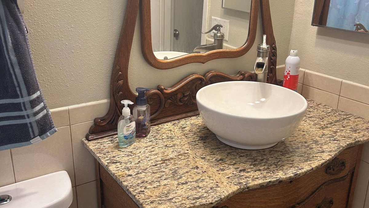 New Port Richey East House | Charming 1-room/bedroom in shared home near downtown New Port Richey.