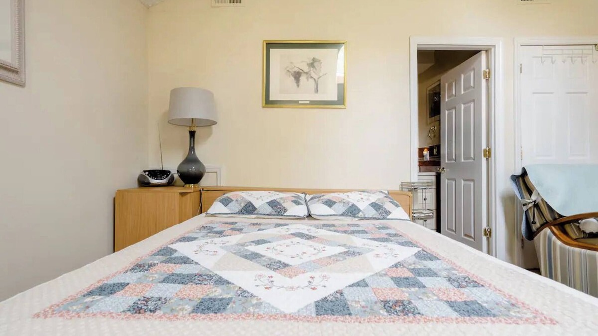 Cherry Hill House | Charming 1-bed/bath in a house Near PATCO TRAIN station ASHLAND, Cherry Hill, NJ