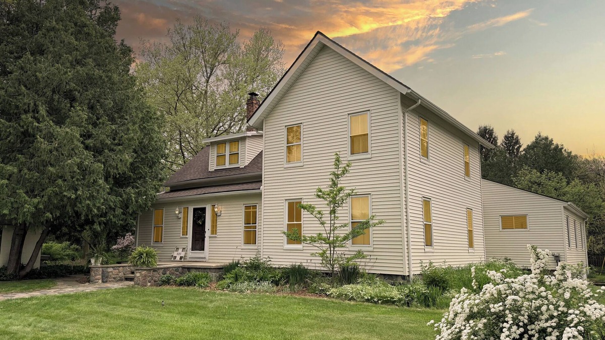 Drayton Plains Other | Charming 1896 farmhouse in Clarkston