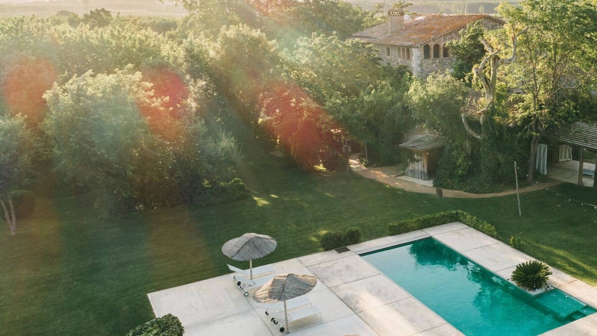 Bordils Cottage | Charming 11-Bedroom Masia with Private Pool Near Costa Brava, 22 Guests, Wi-Fi Included
