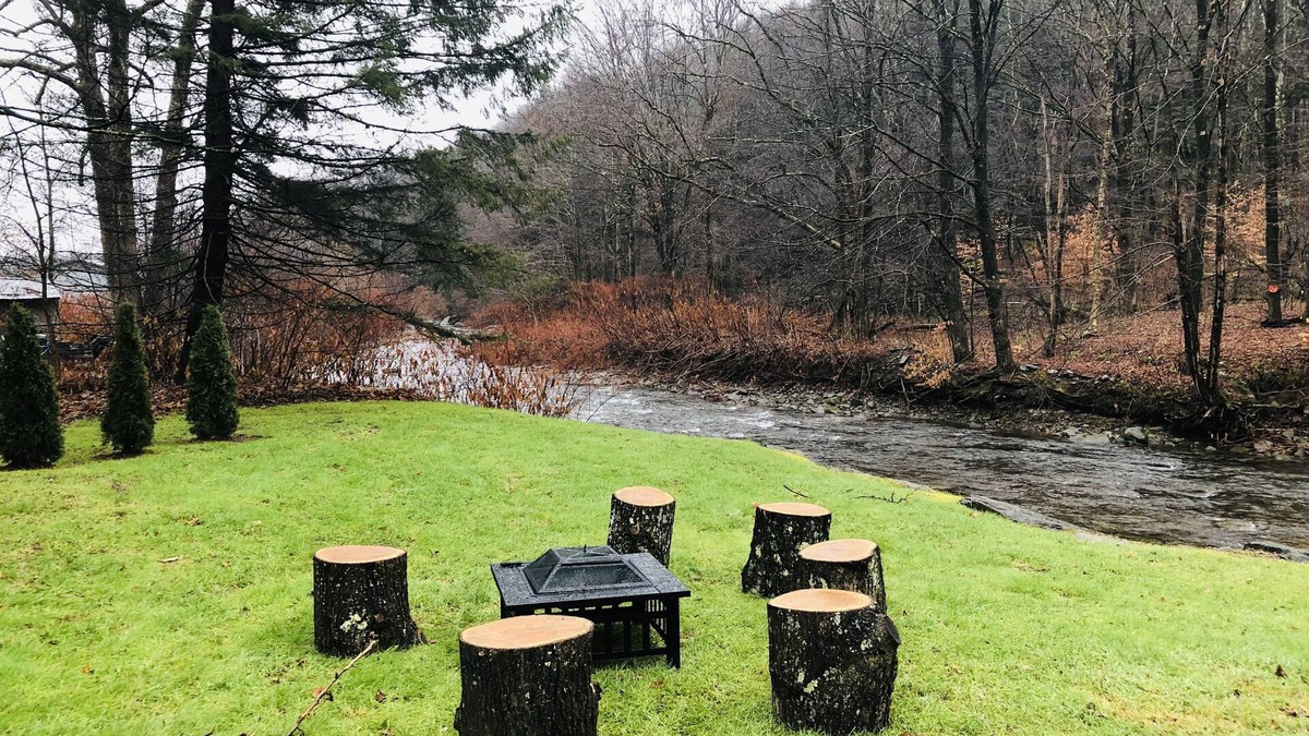 Hancock Cottage | Charming 120-year-old farmhouse by the creek