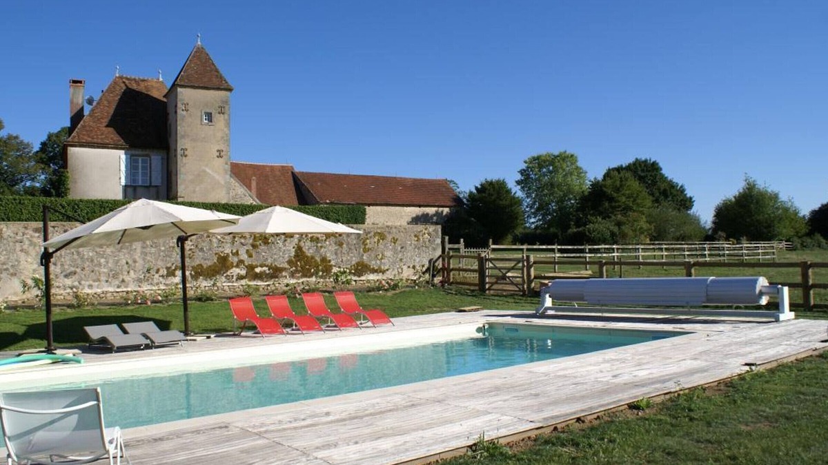 Le Brethon Cottage | Charming 15th-Century House with Pool, Garden, and Family Amenities Near Tronçais Forest