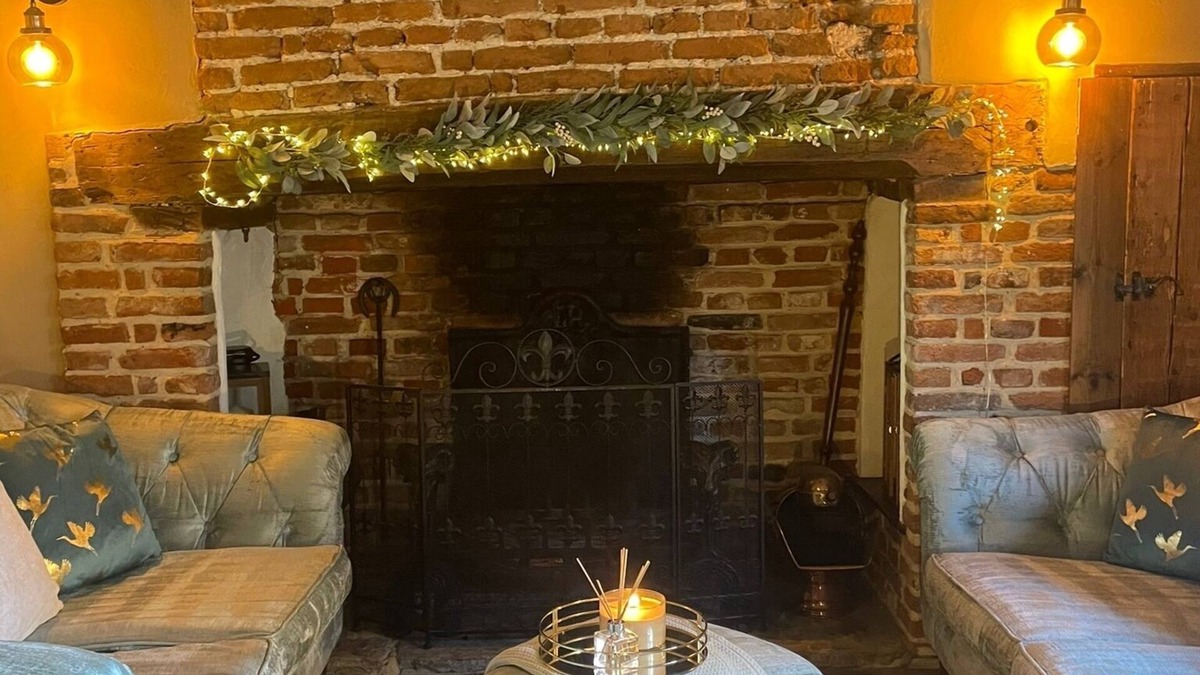 Bridge Cottage | Charming 15th Century cottage in the heart of the Kent countryside!