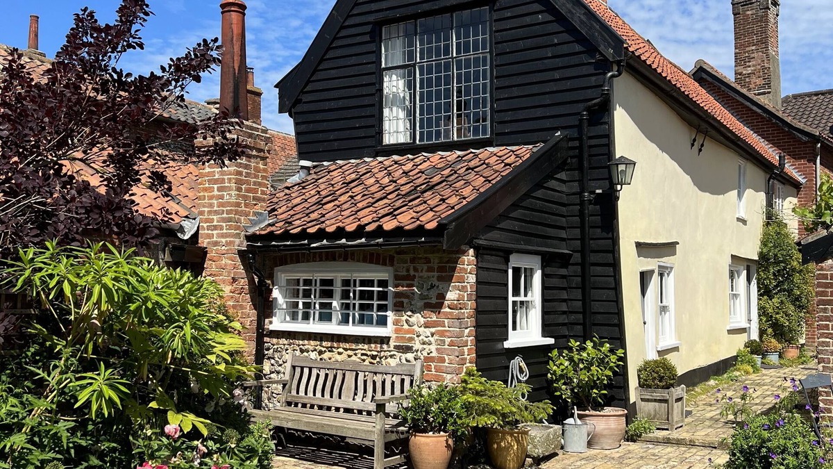 Hingham Cottage | Charming 15th century cottage in elegant and historic Hingham