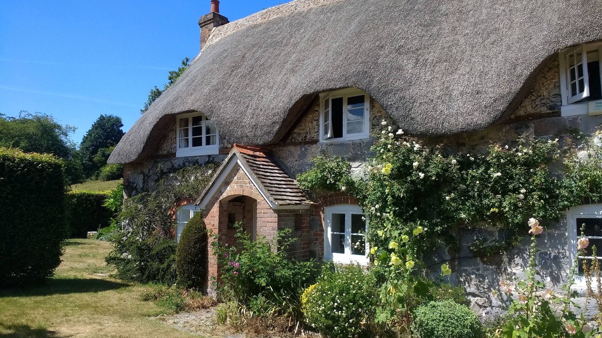 Alton Barnes Cottage | Charming 1660's Cottage.