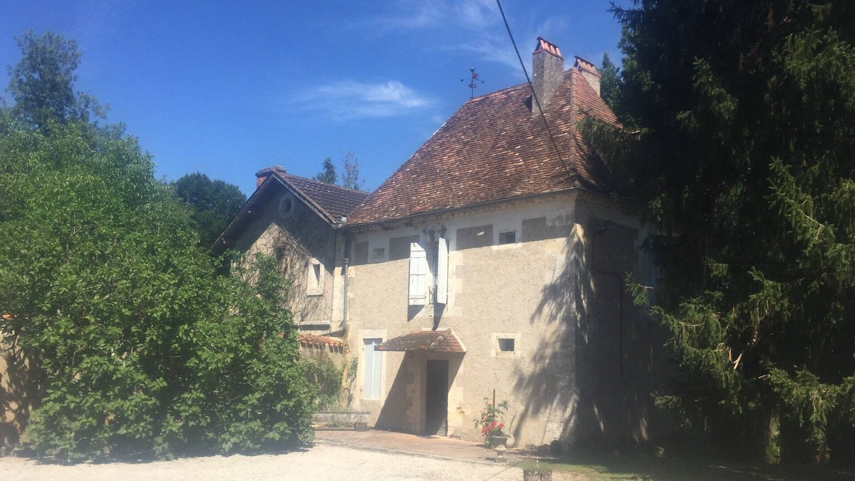 Bourgnac House | Charming 16th century Perigord house, swimming pool and park.