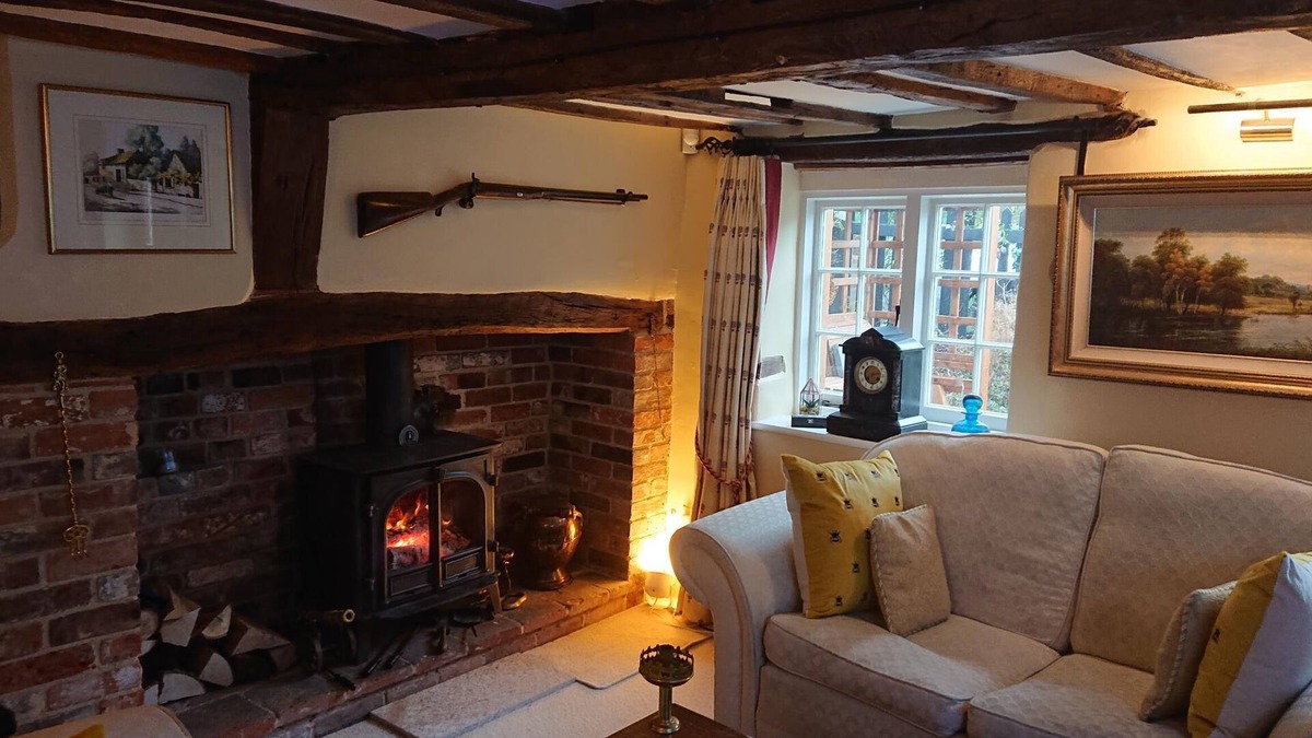 Medmenham Cottage | Charming 17th Century 2-Bed Cottage in Medmenham