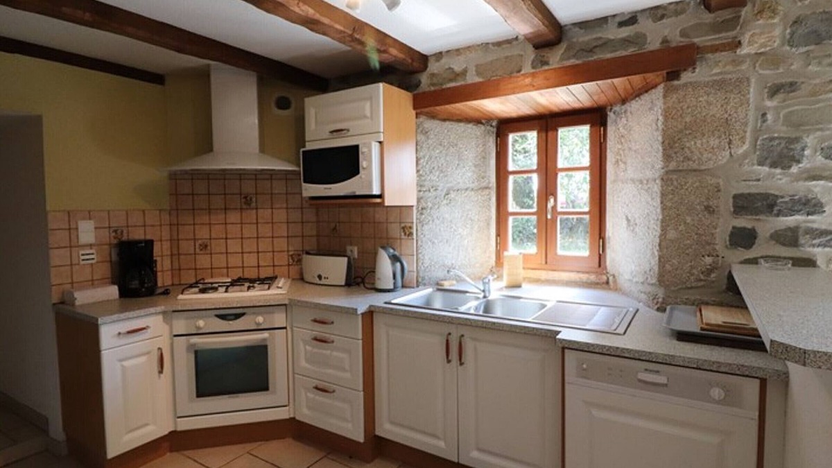 La Trinitat Cottage | Charming 1800s House in Aubrac - Ski, Hiking, Fishing - 5 Guests, Pet-Friendly
