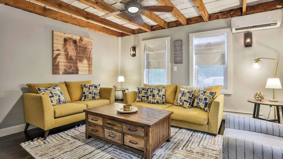 Salem House | Charming 1825 Farmhouse Near Boston & Canobie Lake