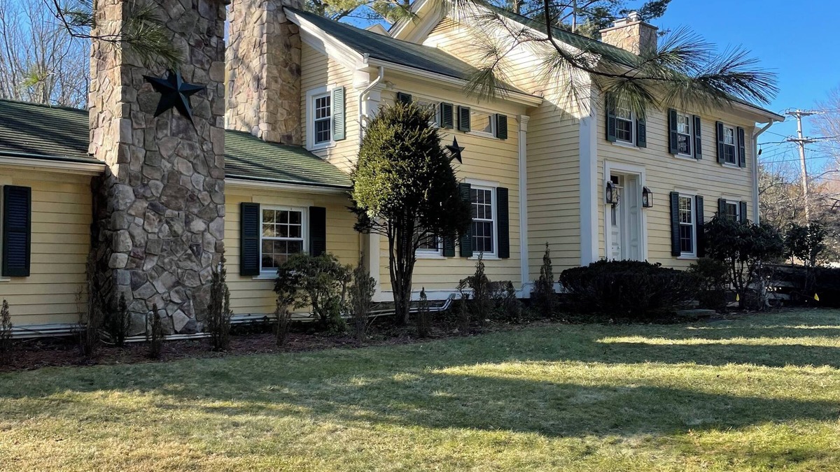 Upper Saddle River House | Charming 1840s 4-bedroom house with AC and WiFi in marvelous Upper Saddle River