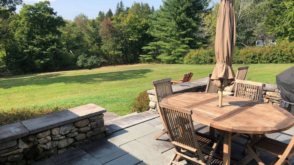 Bantam House | Charming 1870 cape cottage in Litchfield
