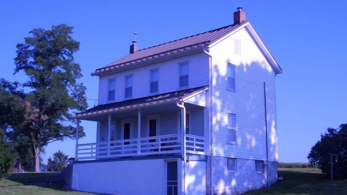 Harrisonville House | Charming 1880's home w pastoral views on 130 acre cattle farm