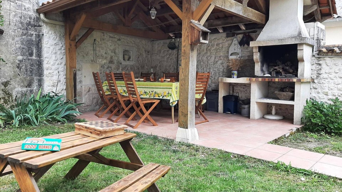 Viville Cottage | Charming 18th Century Gîte with Garden, Fireplace, and Modern Amenities