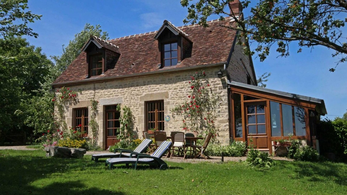 Chailloue Cottage | Charming 18th Century Cottage with Stunning Views and Modern Amenities in the French Countryside