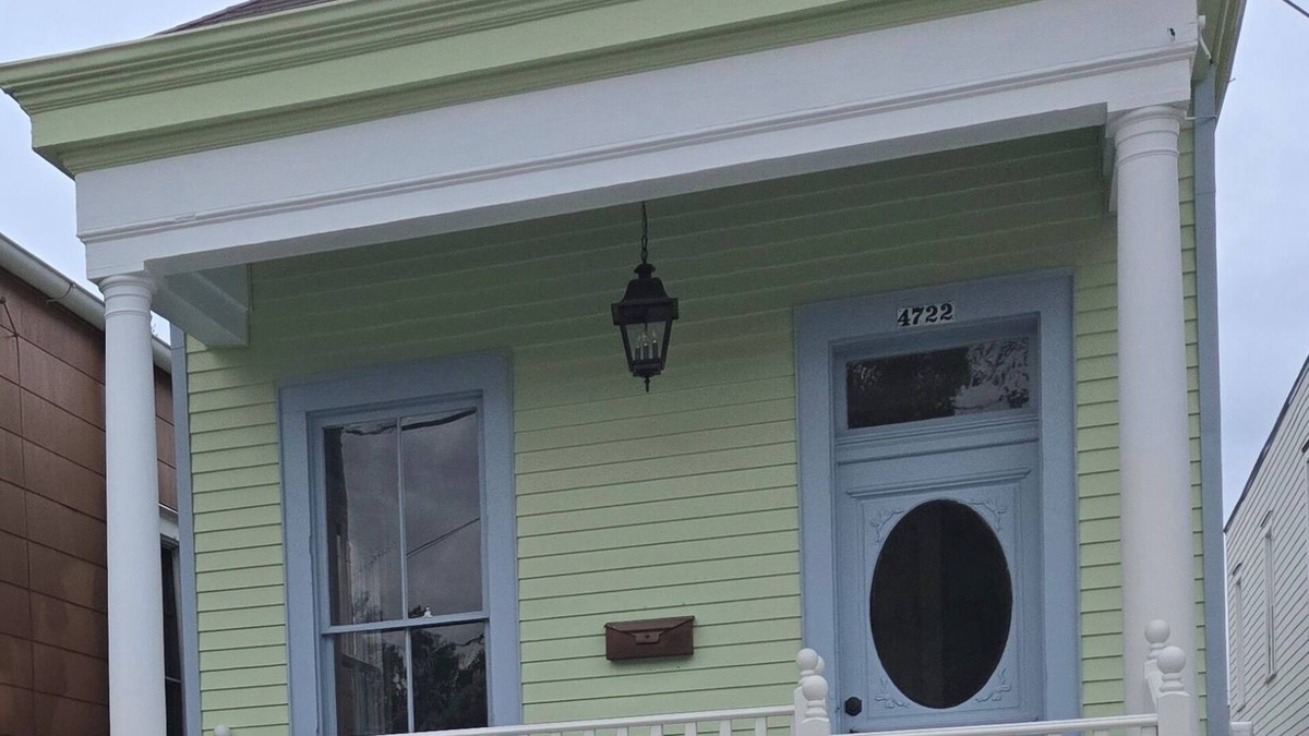Mid-City House | Charming 1920 Side Hall, conveniently located to downtown New Orleans.