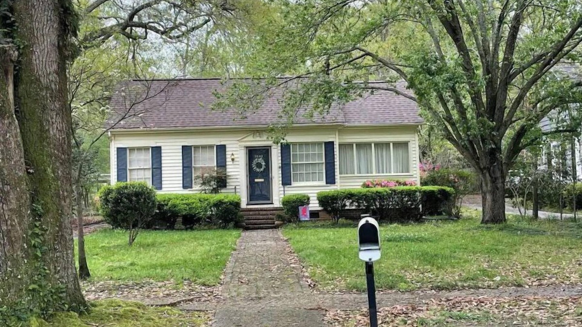 Laurel House | Charming 1930's Euclid Ave Bungalow