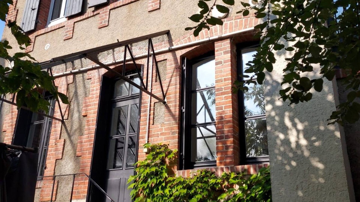 Bonny-sur-Loire Cottage | Charming 1930s Home: Pool, Trampoline, Next to Loire, Bikes Included