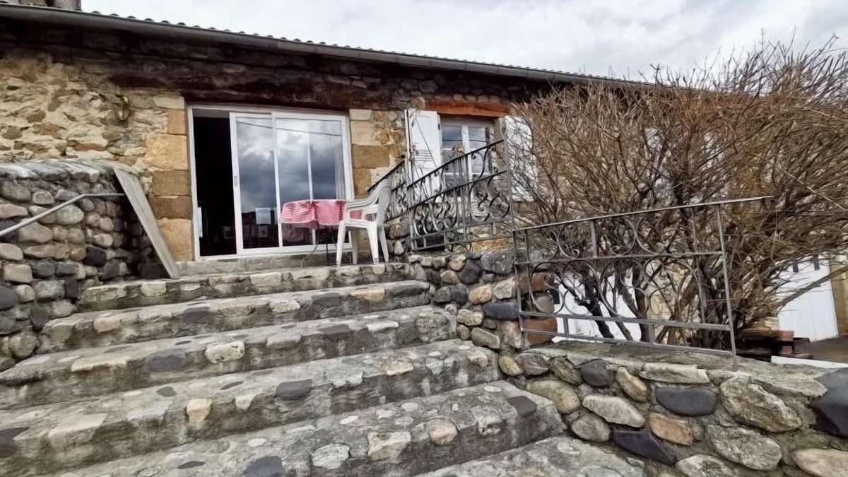 Lavoute-sur-Loire Cottage | Charming 19th-Century Barn in Quiet Village with Nearby Chateau, Historic Sites & Outdoor Activities
