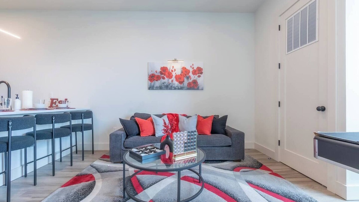 East Orange Apartment | Charming 1BR Apt in East Orange w/AC, WiFi! Close to Airport & Nickelodeon