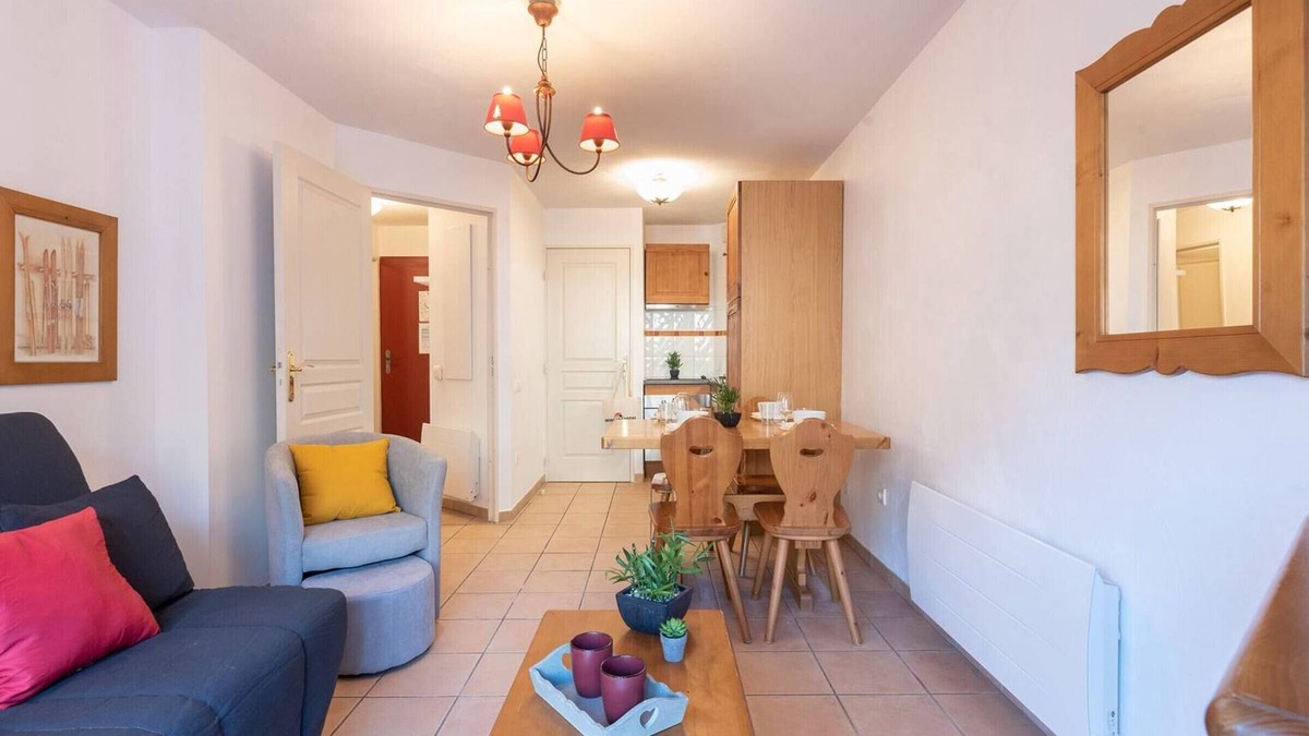 Vielle-Aure Apartment | Charming 1BR Apt Sleeps 4 with Covered Pool, Garage & Mountain Views