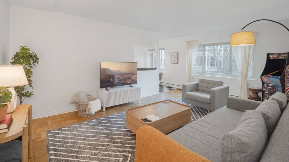 Downtown Seattle Apartment | Charming 1BR Great Walkability & Amenities, Dog Ok