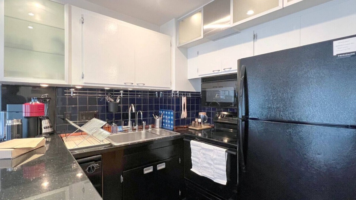Wilshire Montana Apartment | Charming 1BR in Prime Santa Monica – Walk to Beach