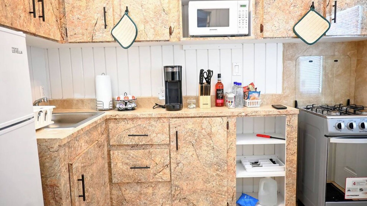 Rock Sound Apartment | Charming 1BR w/A/C, WiFi + Free Drinks & Snacks