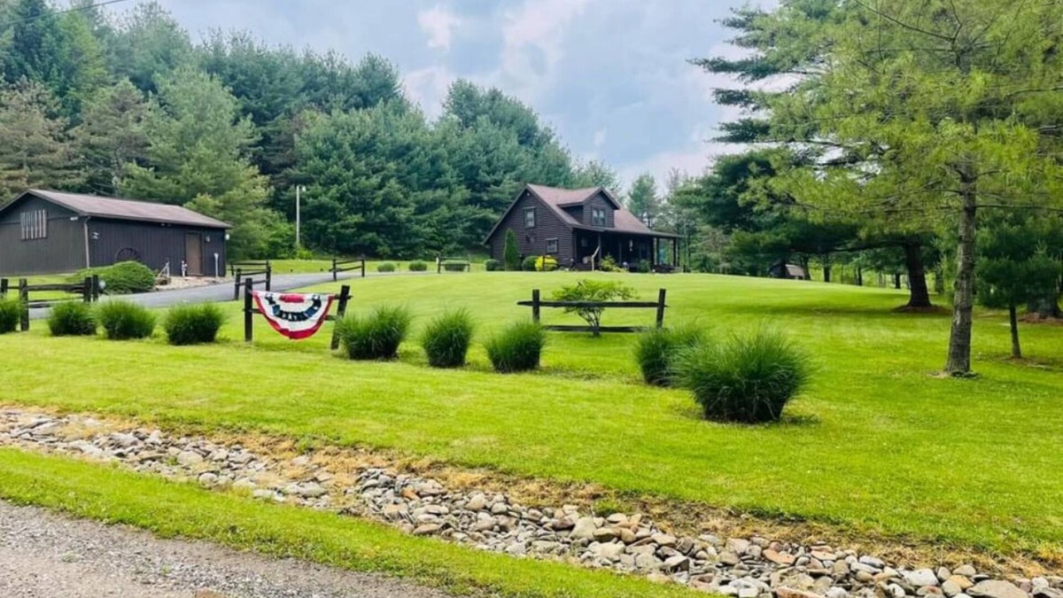 Carrollton Cabin | Charming 2/2, private cabin in adorable Carrollton, close to Amish County 🌸