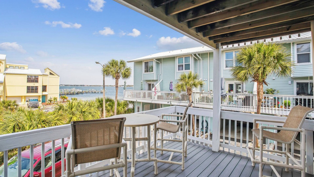 Navarre Beach House | Charming 2/2 Townhome Steps from Navarre Beach – Ideal for Family Getaways!