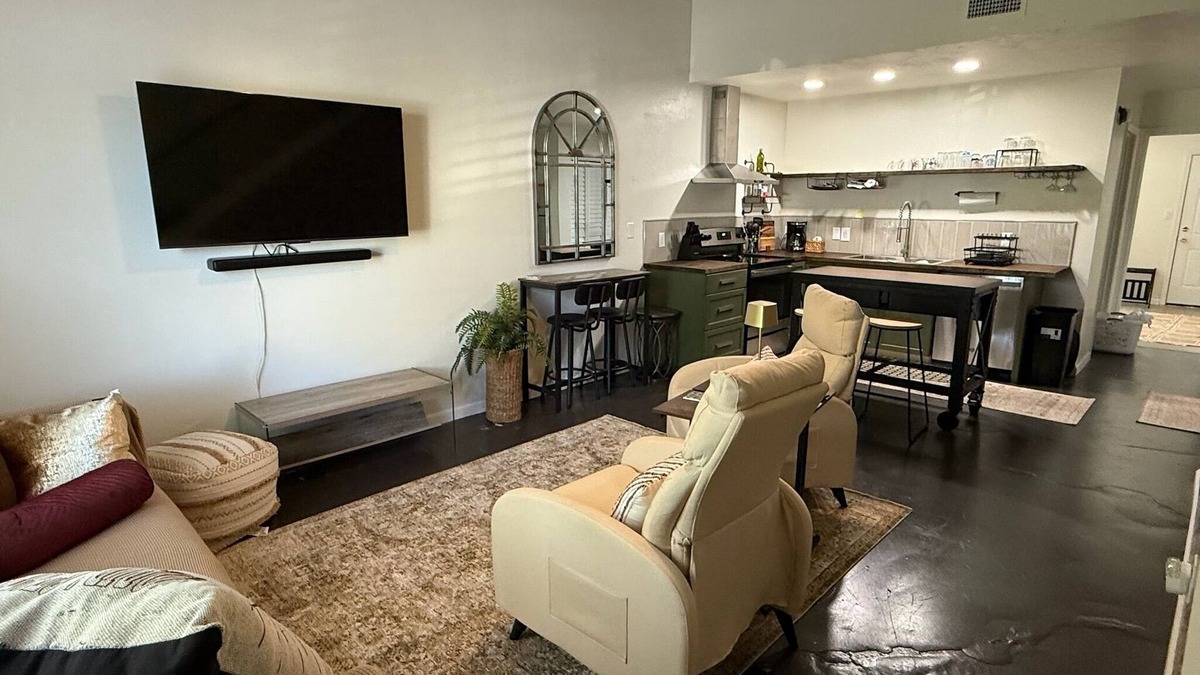 Tallahassee House | Charming 2/2 townhome in near FSU campus/stadium