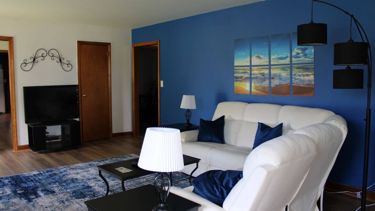 Morristown House | Charming 2-3 bedroom mid-century house in marvelous Morristown with AC, WiFi