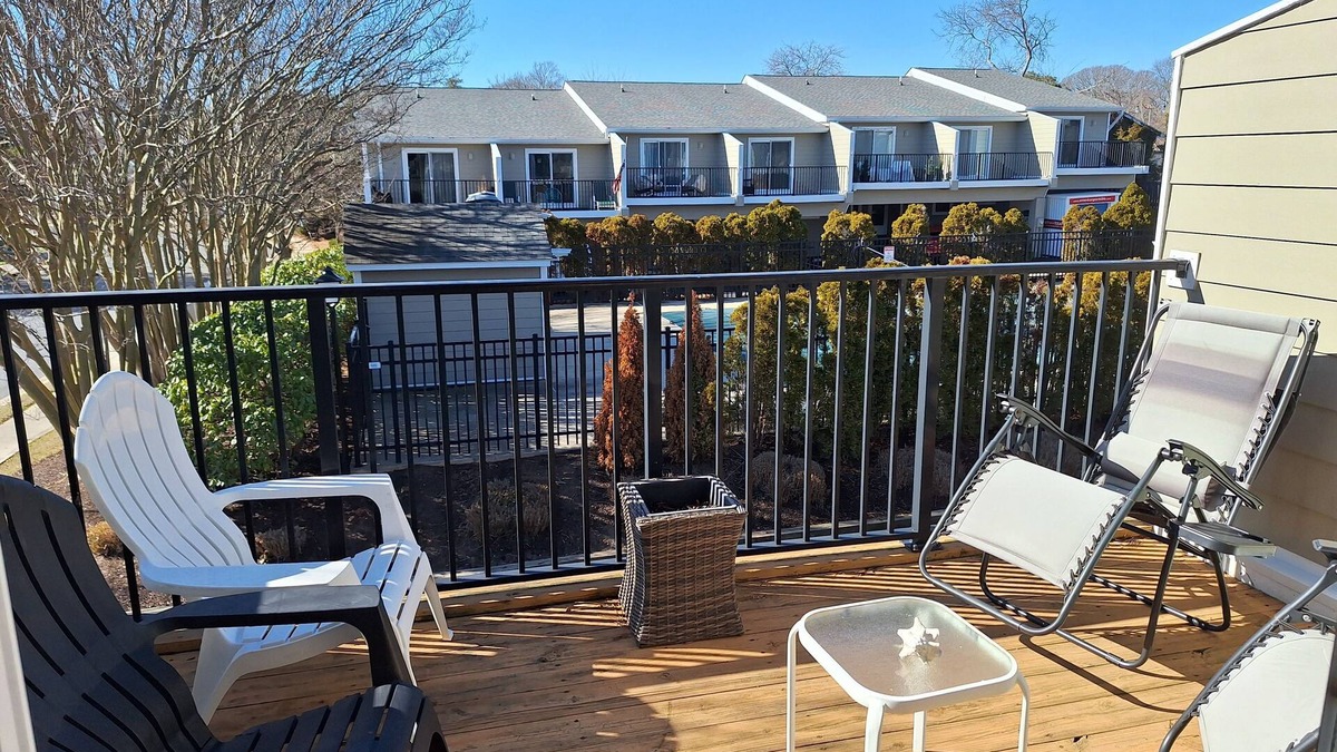 The Pines House | Charming 2-BD Townhome, POOL, SLEEPS 6 - short walk to town, beach & boardwalk