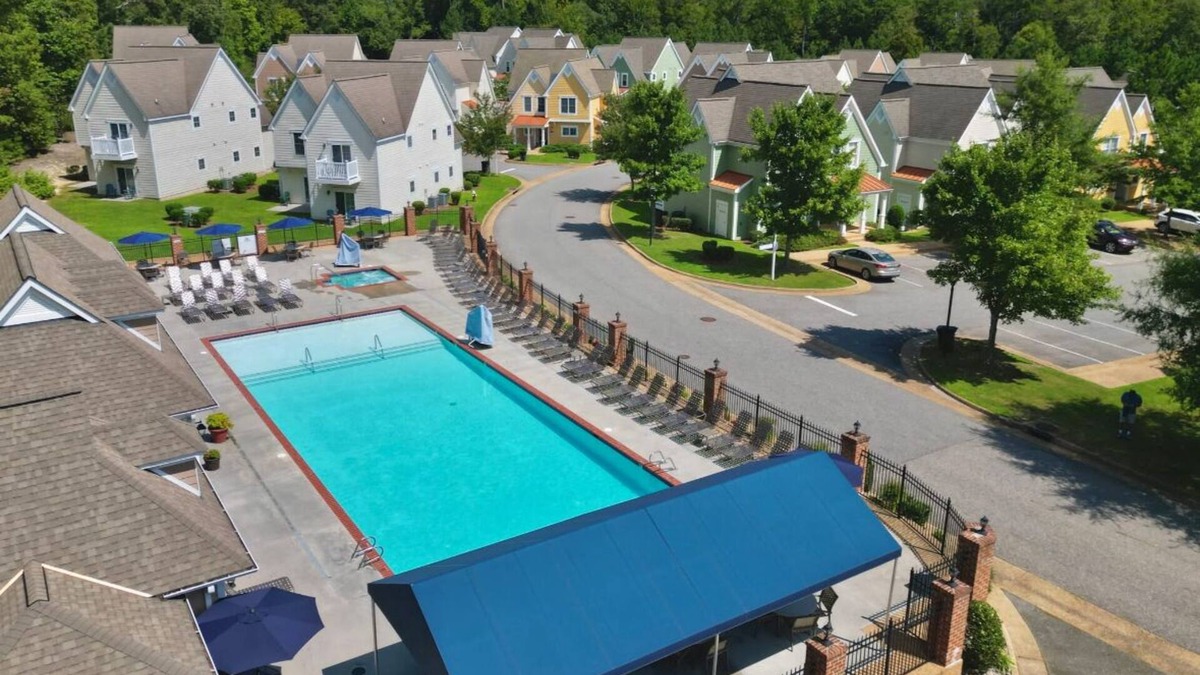 Lackey Resort | Charming 2-bdrm, 2 baths resort, WiFi in lovely Williamsburg, Virginia.