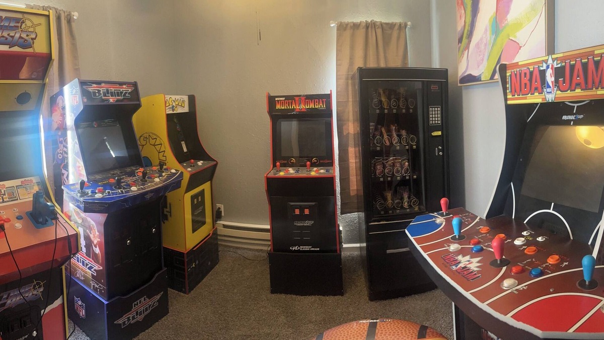 Bay City House | Charming 2-bdrm house w WiFi, game room, & outdoor fire pit in Bay City