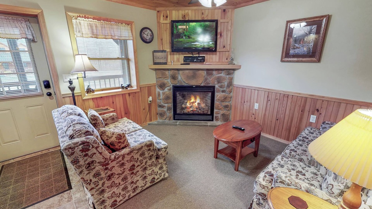 Sabinsville Cabin | Charming 2-bdrm lodge on Pine Creek, hot tub, fire ring, Cherry Springs & Canyon