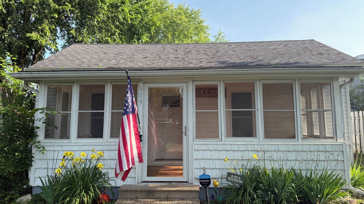 Black River Falls House | Charming 2-bedroom house with AC, WiFi in serene Black River Falls.