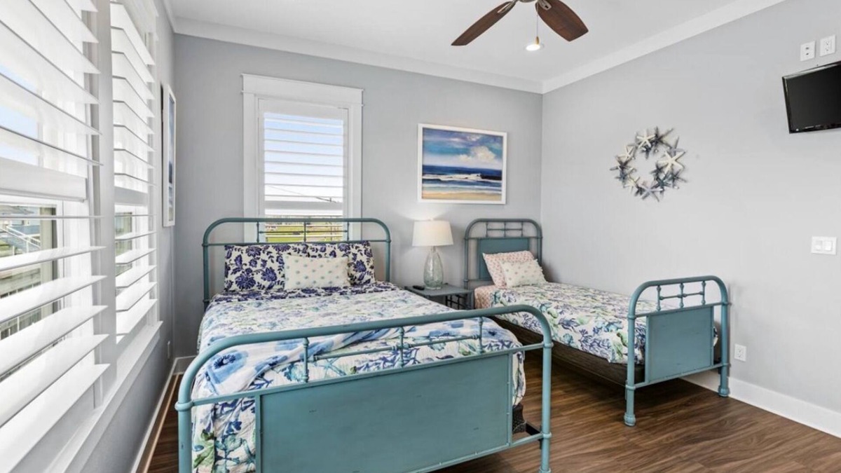 Port Bolivar Cabin | Charming 2-bedroom cabin in serene Crystal Beach