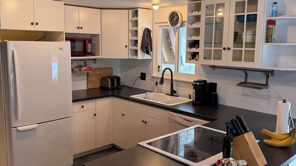 Thayne Cabin | Charming 2-bedroom cabin, bordering forest WiFi and Hot Tub in Star Valley Ranch