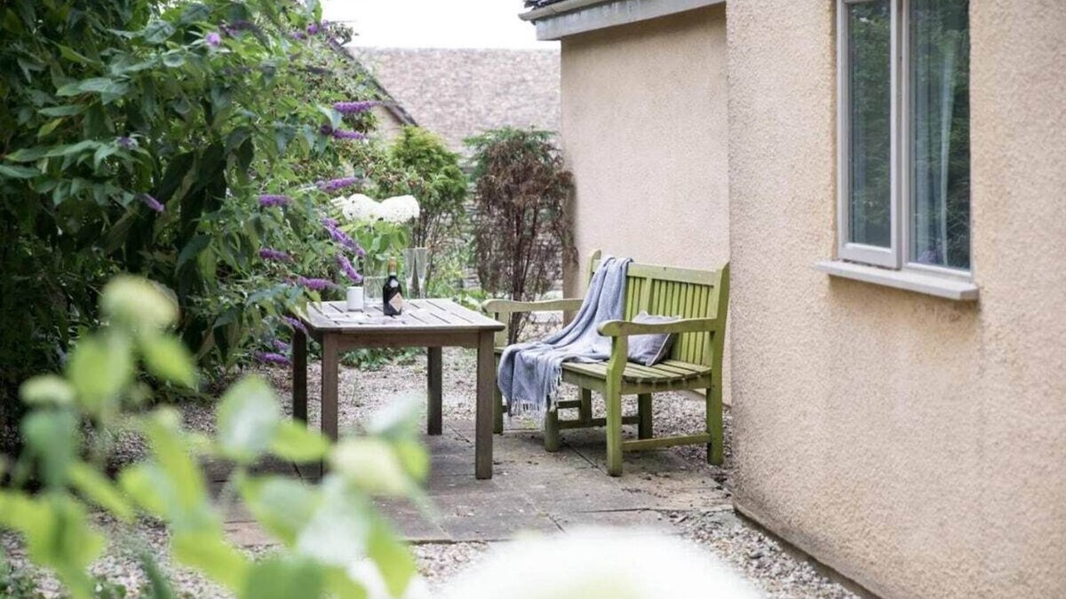 Beverston House | Charming 2 Bed/1 Bath in Beverston Castle