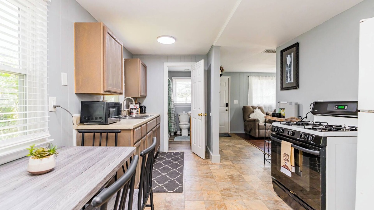 Muncie House | Charming 2-bed/1-bath house close to IUH Ball, BSU in Muncie
