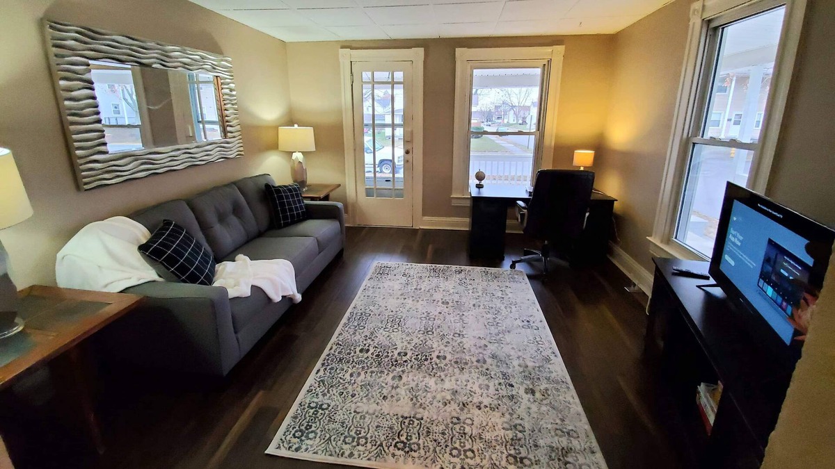 West Carrollton House | Charming 2 bed/1 bath unit, quiet neighborhood *Extended Stay*